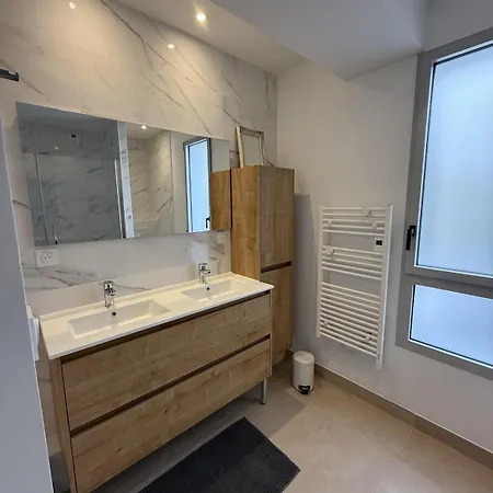 아파트 Avec Terrasse - Proche Et Centre *